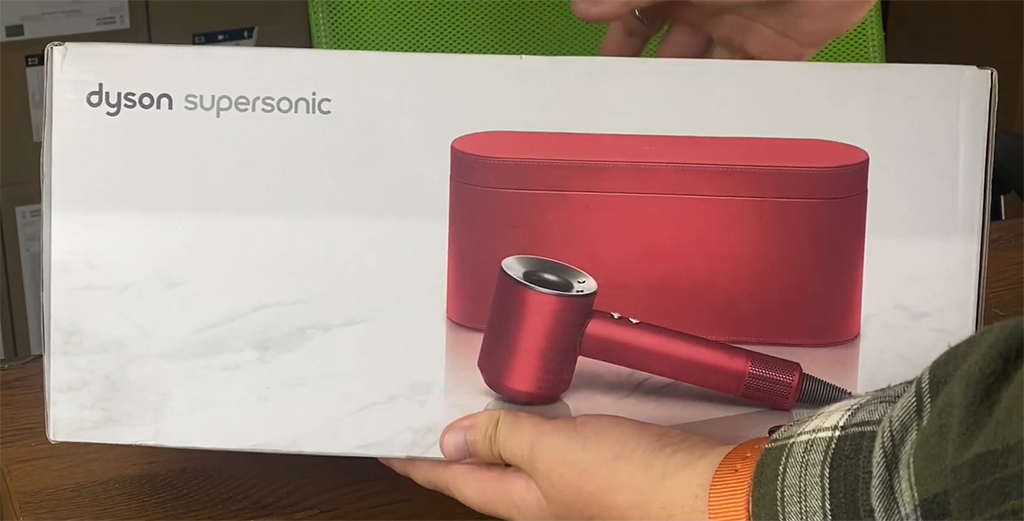 Встречаем новинку - красный фен Dyson Supersonic HD07 с кейсом